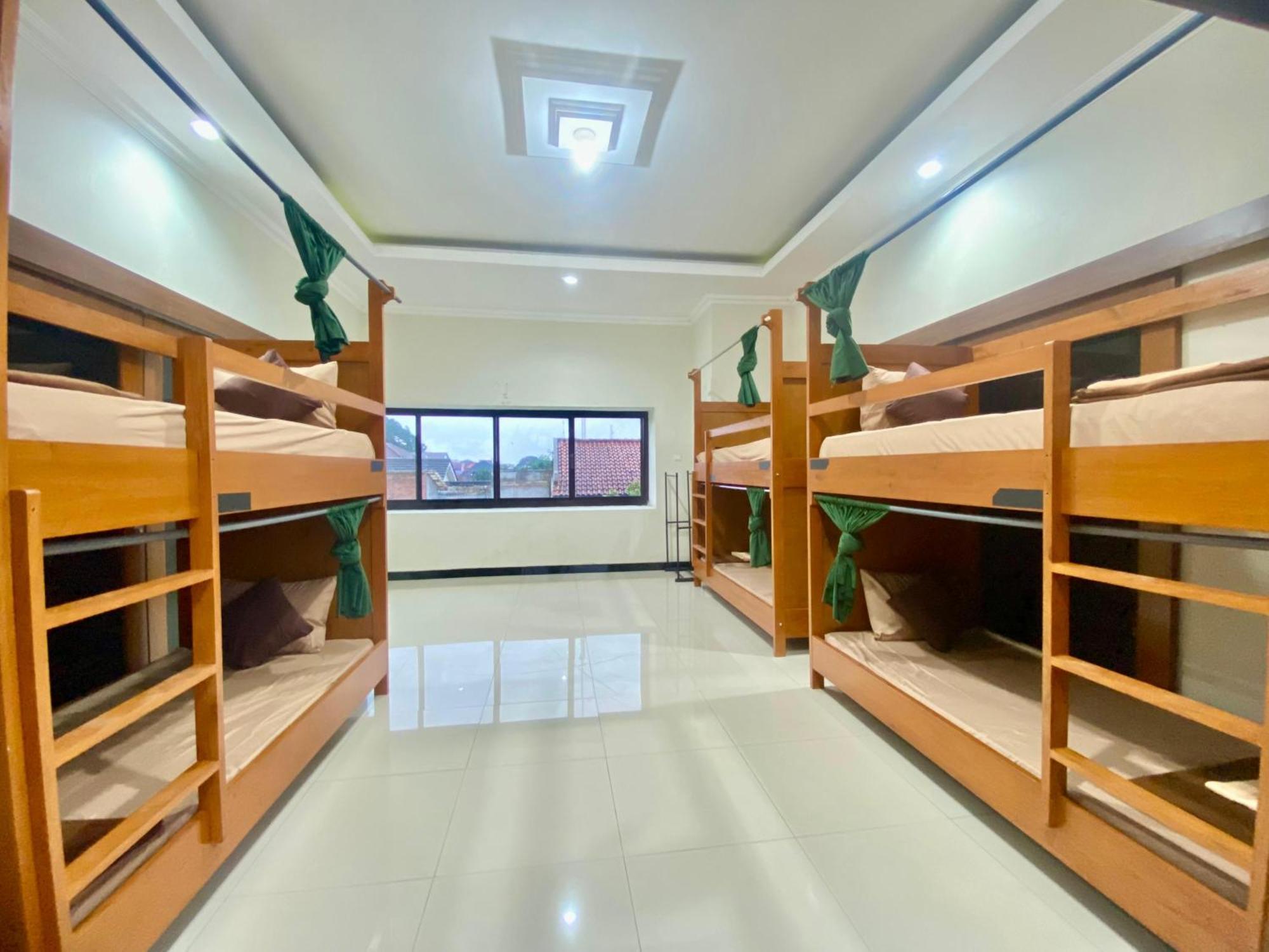 Zzz Hostel Malang Ngoại thất bức ảnh